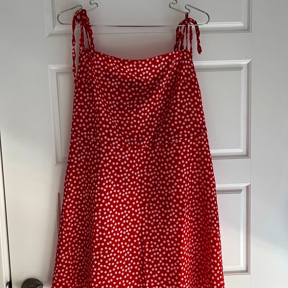 red flowy print dress